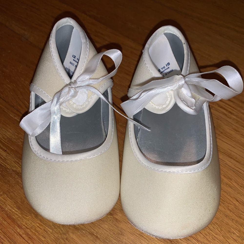 Janie and Jack Cream Baby Flats 12-18 months